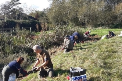 Residents bulb planting at Howletts Lane
