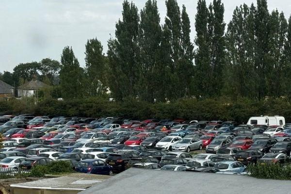 unauthorised use of green belt land in Manse Close Harlington