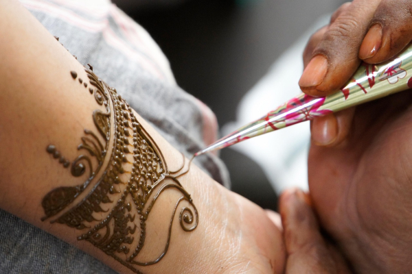 Photo showing the art of Mendhi