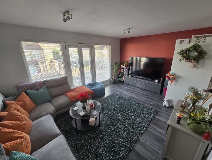 2 Victoria Court - living space